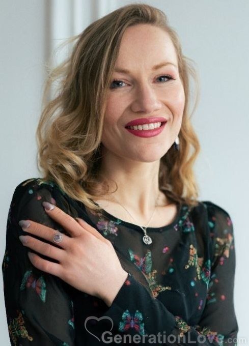 Elena, 37, Frankreich