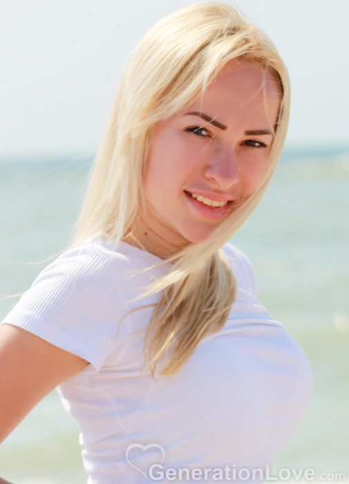 Julia, 27, Ukraine