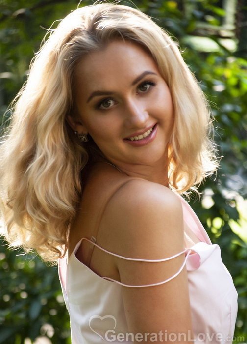 Anna, 37, Ukraine