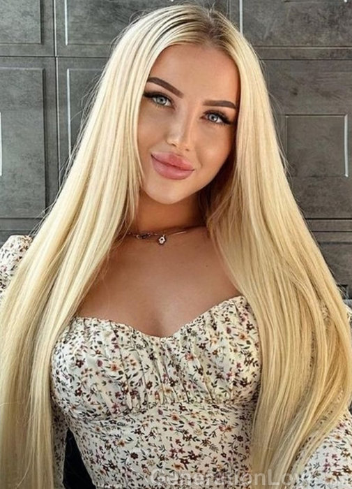 Olga, 25, Ukraine