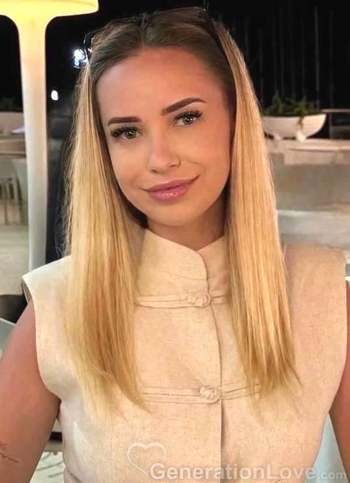 Evheniia, 32, Украина