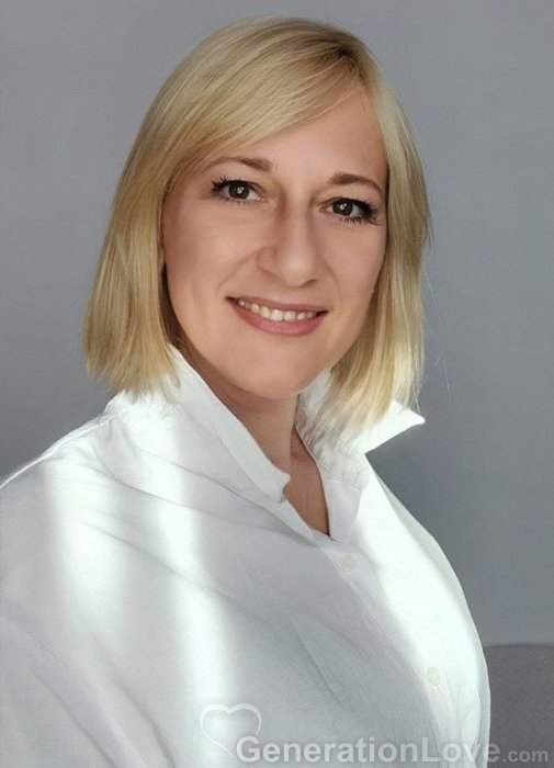 Elena, 44, Франція