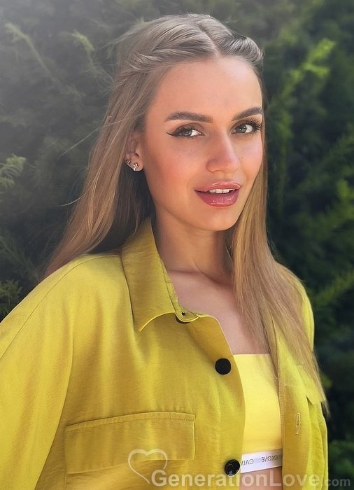 Olena, 28, Germany